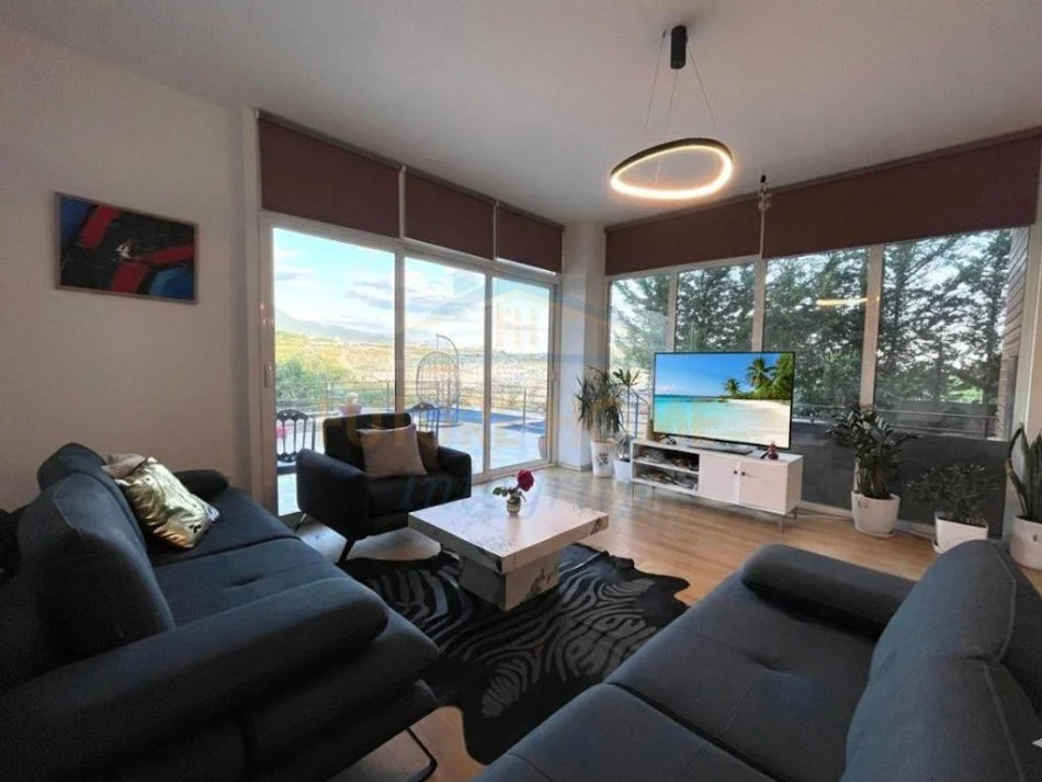 Tirane, jepet me qera Vile 2 Katshe Kati 0, 200 m² 2.000 € (Farkë)