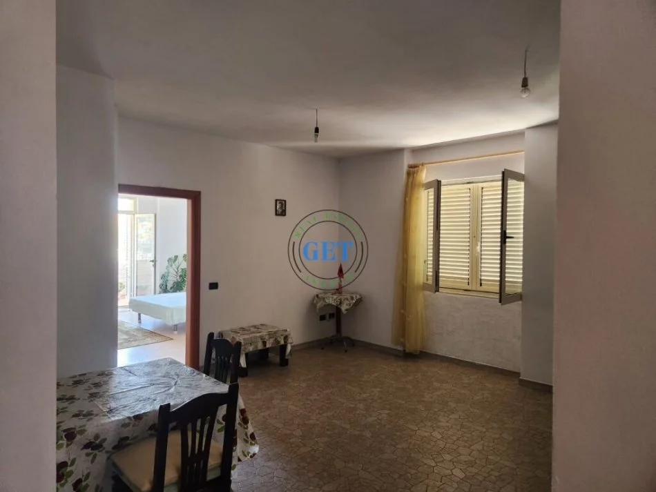 Durres, jepet me qera apartament 2+1+Ballkon Kati 12, 126 m² 300 € (Gjykata, Durres)