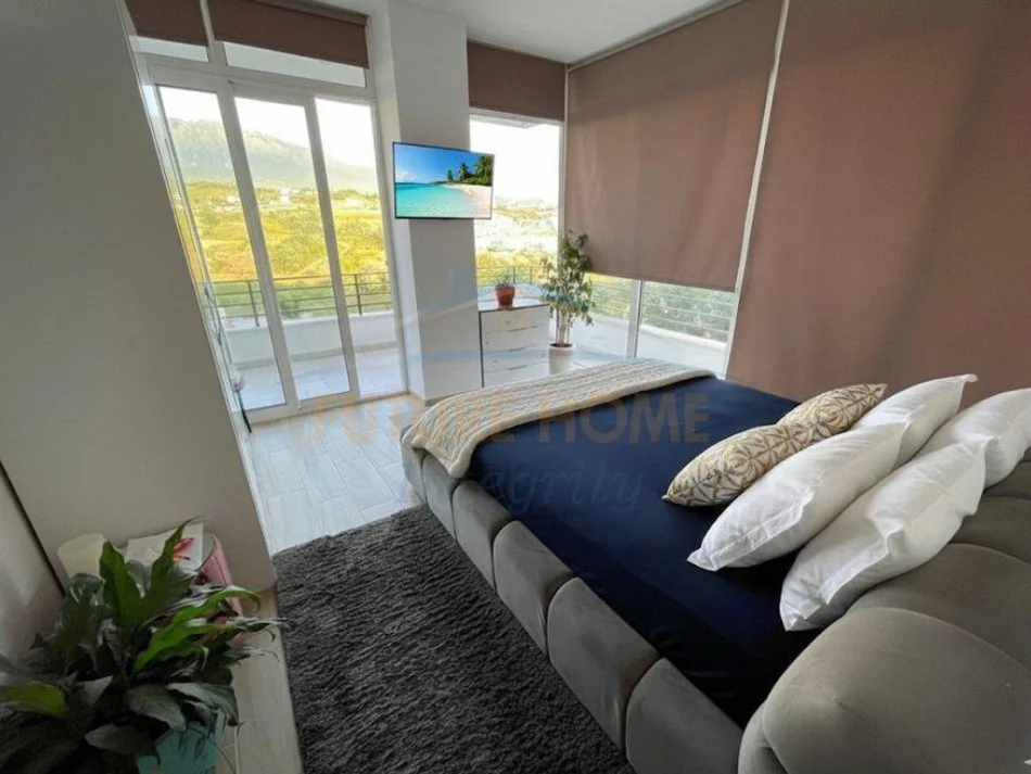 Tirane, jepet me qera Vile 2 Katshe Kati 0, 200 m² 2.000 € (Farke)