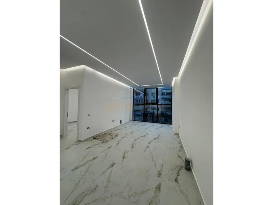 Tirane, jepet me qera ambjent biznesi Kati 1, 70 m² 800 € (Unaza e Re)