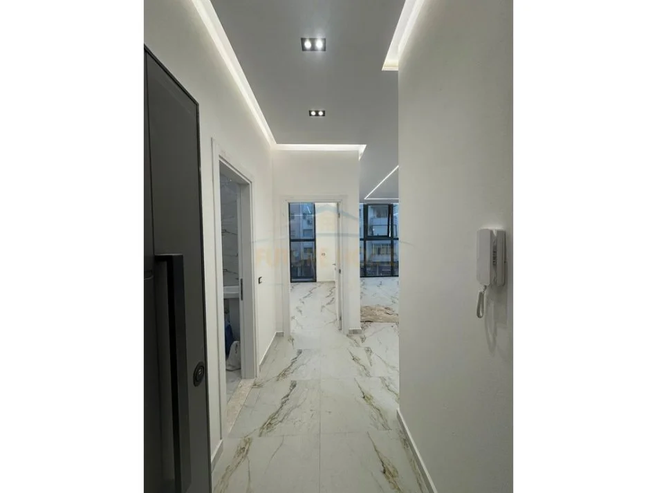 Tirane, jepet me qera ambjent biznesi Kati 1, 70 m² 800 € (Unaza e Re)