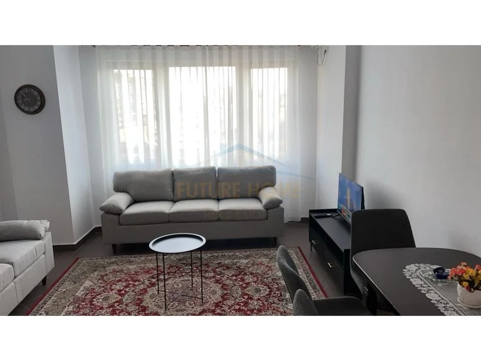 Tirane, jepet me qera apartament 1+1+Ballkon Kati 7, 60 m² 500 € (Rruga Mine Peza)
