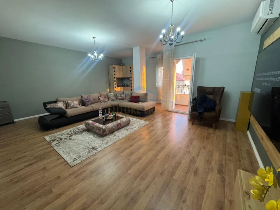Tirane, shitet apartament 2+1 Kati 4, 141 m² 200.000 € (Rruga Jordan Misja)