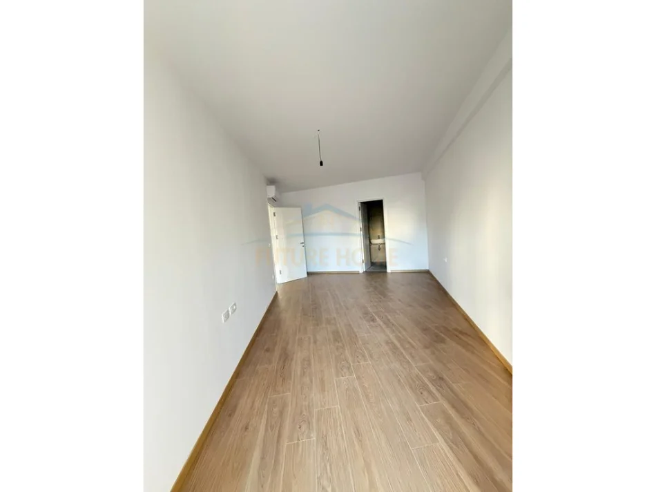 Tirane, jepet me qera zyre Kati 1, 128 m² 1.600 € (Air Albania)