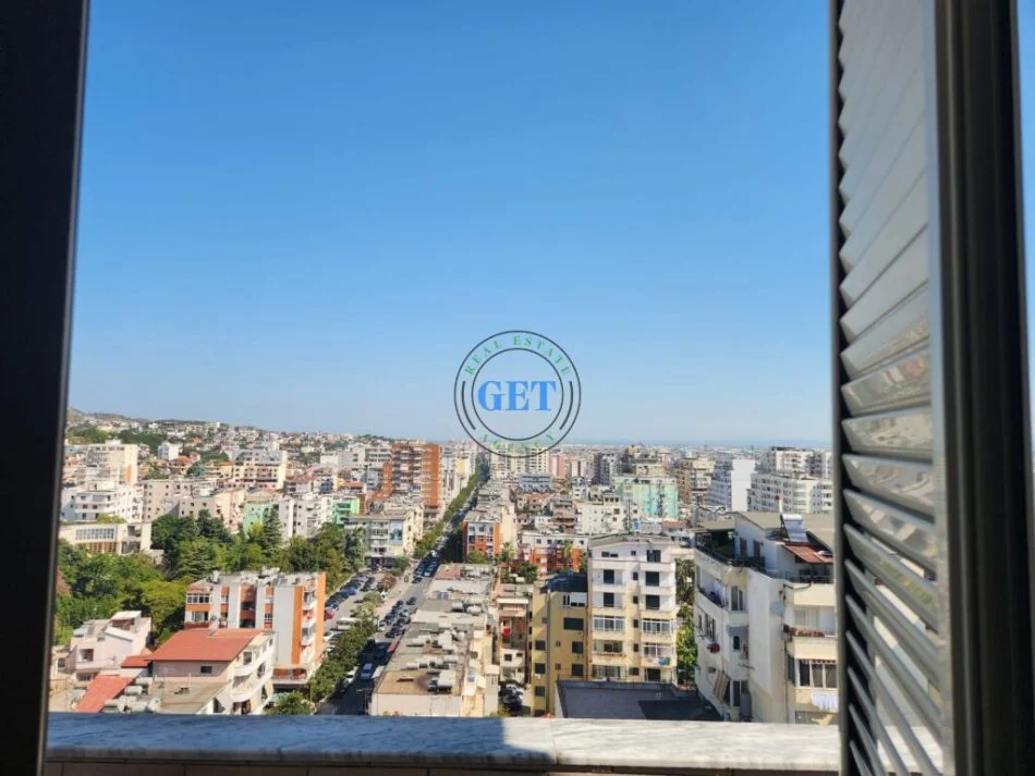 Durres, jepet me qera apartament 2+1 Kati 12, 126 m² 300 € (Gjykata, Durres)
