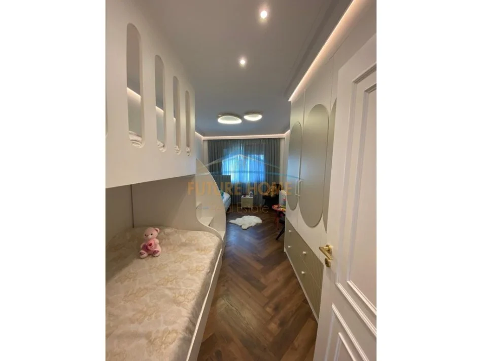 Tirane, shitet apartament 4+1+Ballkon Kati 6, 257 m² 650.000 € (Selite)