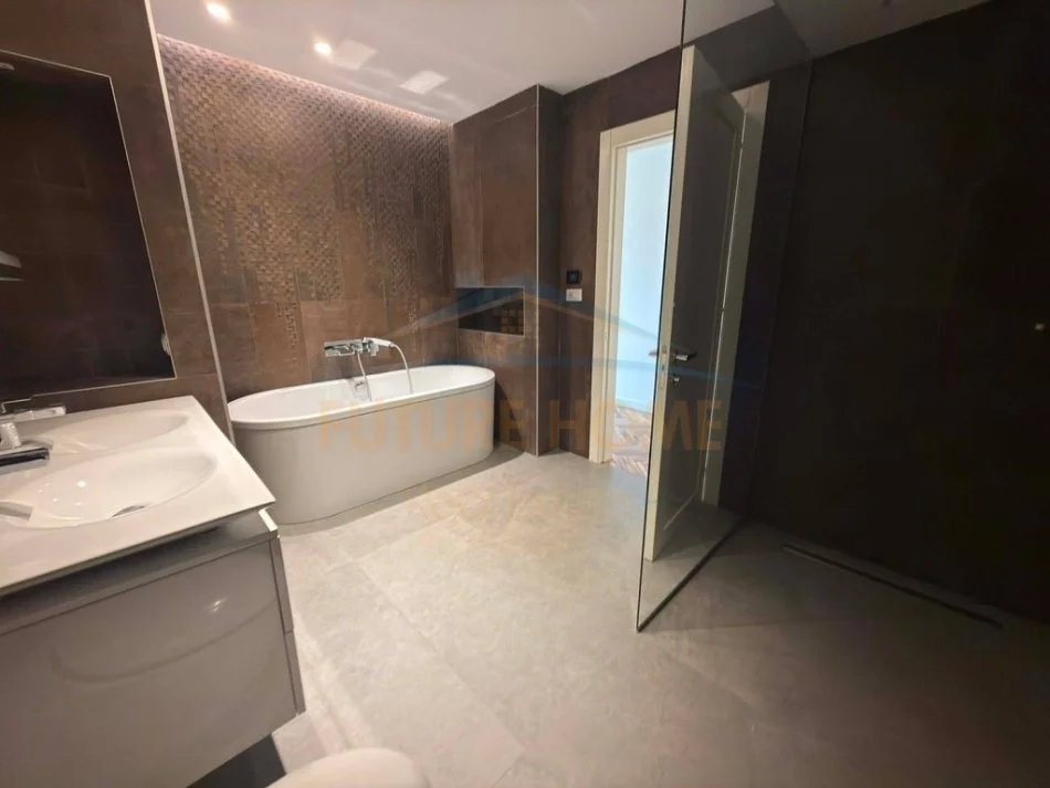 Tirane, shitet apartament 1+1+Ballkon Kati 14, 120 m² 750.000 € (AMBASADOR 3)