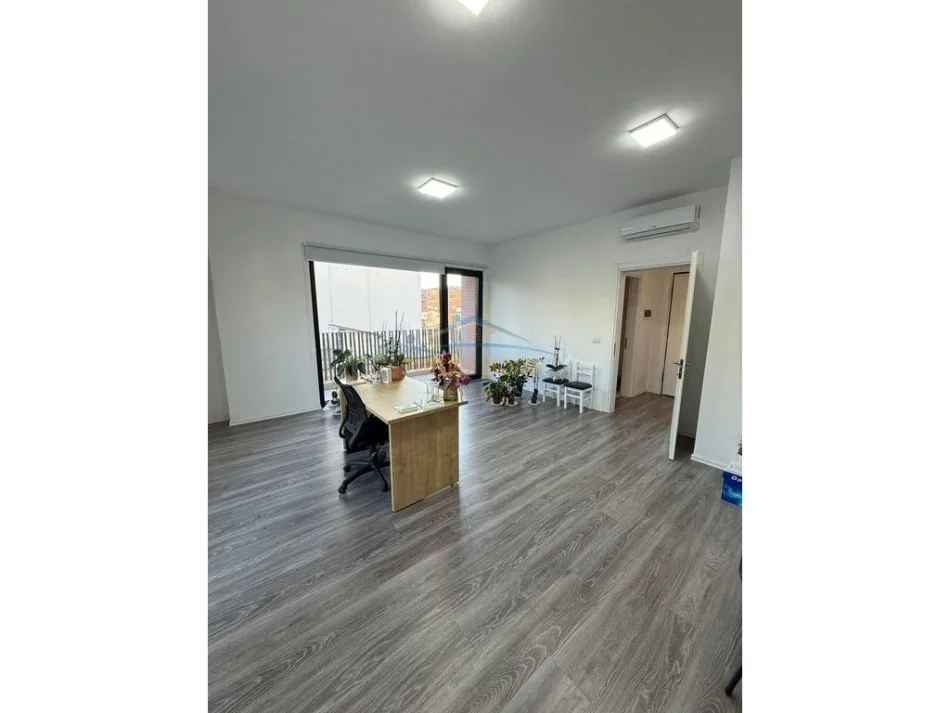 Tirane, shitet apartament 1+1 Kati 2, 77 m² 194.000 € (RRUGA QEMAL STAFA,SHKOLLA E KUQE,PAZARI I RI)