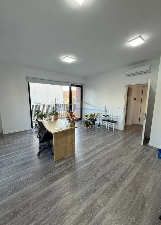 Tirane, shitet apartament 1+1 Kati 2, 77 m² 198.000 € (Rruga Qemal Stafa)