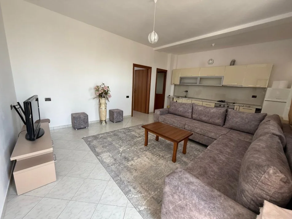 Tirane, jap me qera 1+1+Ballkon Kati 2, 450 € 