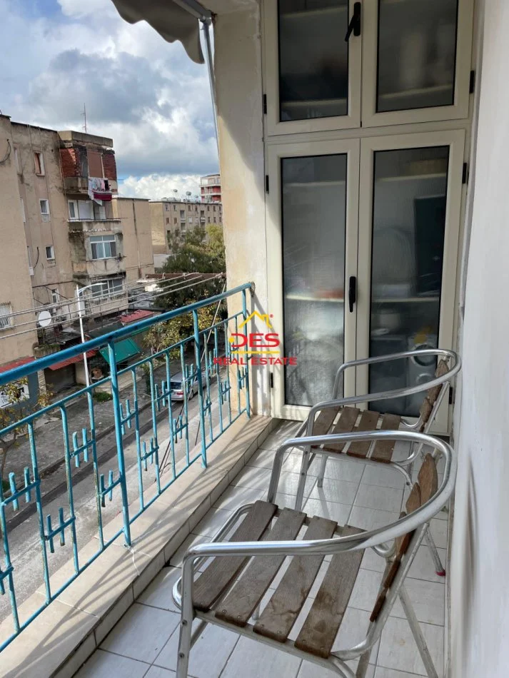 Vlore, jepet me qera apartament 2+1+Ballkon Kati 4, 55 m² 250 € (Rruga Osman Haxhiu)