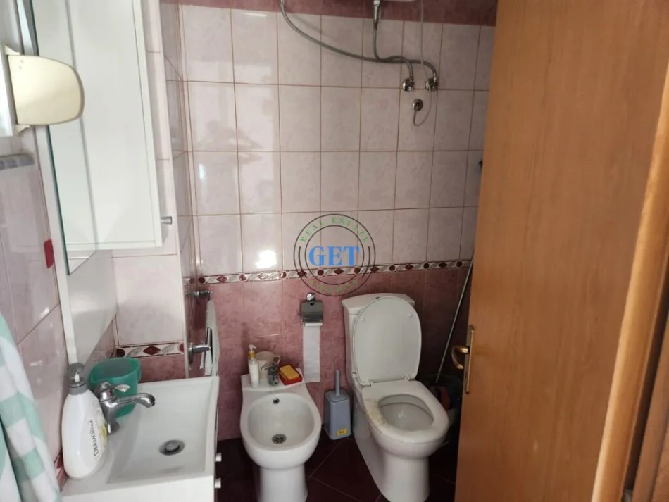 Durres, jepet me qera apartament 2+1 Kati 12, 126 m² 300 € (Gjykata, Durres)