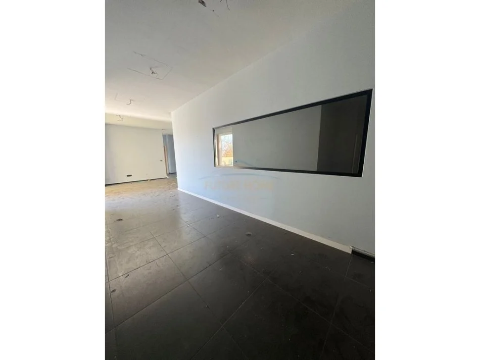Tirane, jepet me qera ambjent biznesi Kati 2, 377 m² 5.000 €