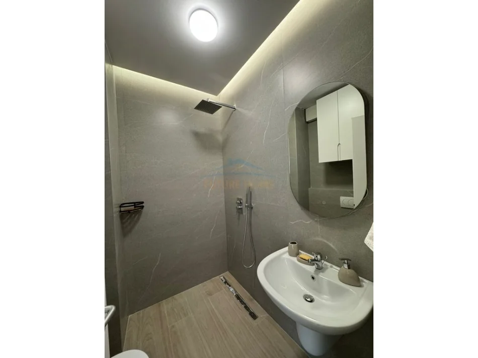 Tirane, jepet me qera apartament 2+1 , 119 m² 1.150 €   Pazari i Ri,