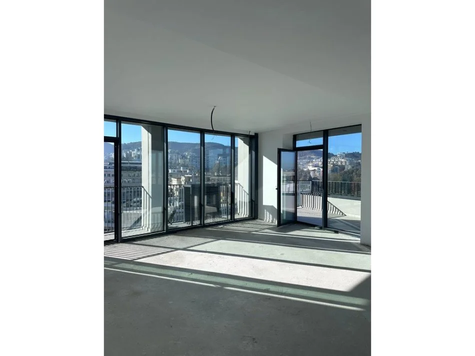 Tirane, shitet apartament 3+1 Kati 9, 179 m² (Lake View Residence)