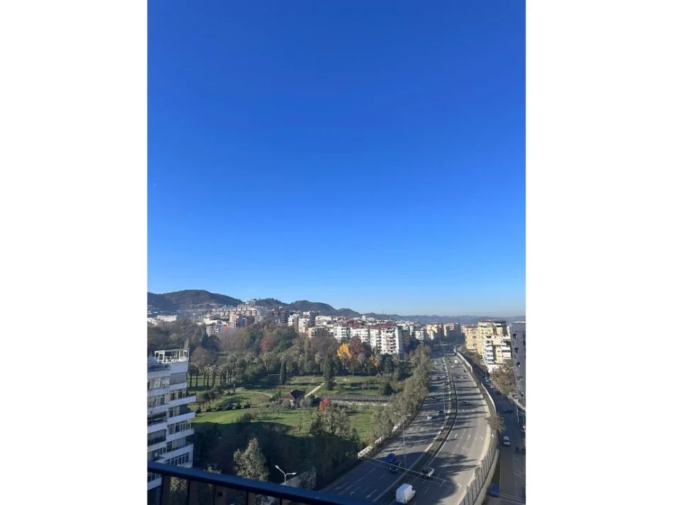 Tirane, shitet apartament 3+1 Kati 9, 179 m² (Lake View Residence)