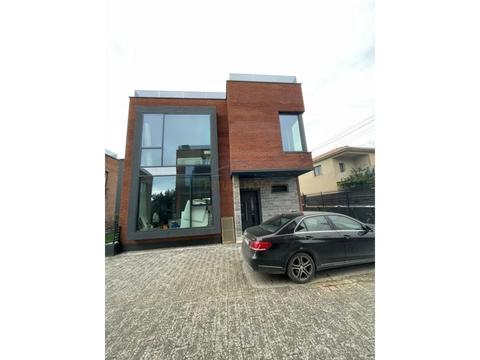 Tirane, shitet Vile 2 Katshe Kati 2, 225 m² 470.000 € (Farke)