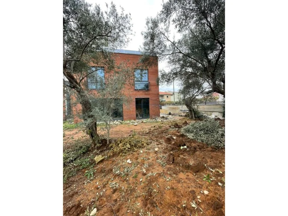 Tirane, shitet Vile 2 Katshe Kati 2, 225 m² 470.000 € (Farke)