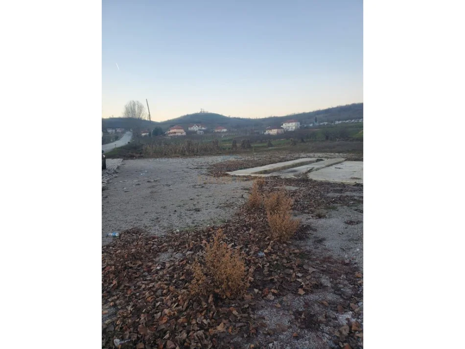 Pogradec, shitet , 2.702 m² 80.000 € (Leshnicë)