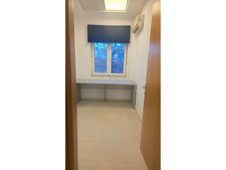 Tirane, shitet ambjent biznesi Kati 1, 75 m² 250.000 € (Qender, perballe monumentit Ushtari i Panjohur)