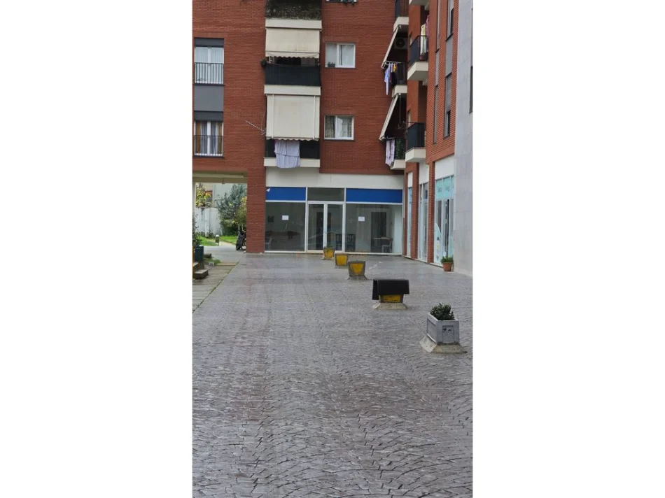 Tirane, shitet ambjent biznesi Kati 0, 57 m² 180.000 € (Ali Dem)
