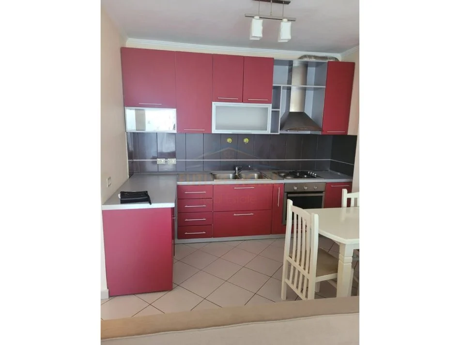 Tirane, shitet apartament 1+1+Ballkon Kati 2, 70 m² 167.000 € (Rruga Robert Shvarc)