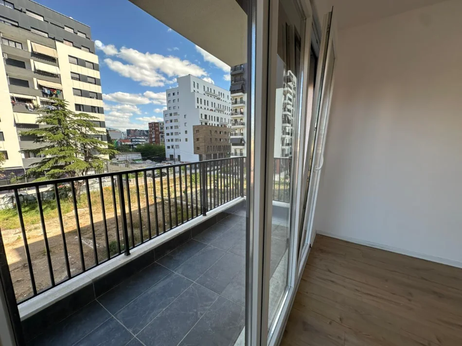 Tirane, jepet me qera apartament 2+1+Ballkon Kati 2, 100 m² 570 € (Rruga Turhan Pashe Permeti)