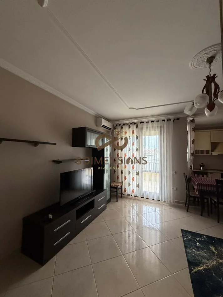 Tirane, jepet me qera 2+1 Kati 4, 100 m² 600 € (kopshti botanik)