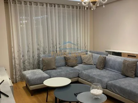 Tirane, jepet me qera apartament 3+1 Kati 3, 125 m² 900 € (Rr Agim Prodani)
