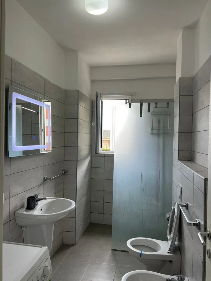 Tirane, jepet me qera apartament 2+1+Ballkon Kati 2, 90 m² 500 € Astir (rr. tom plezha)