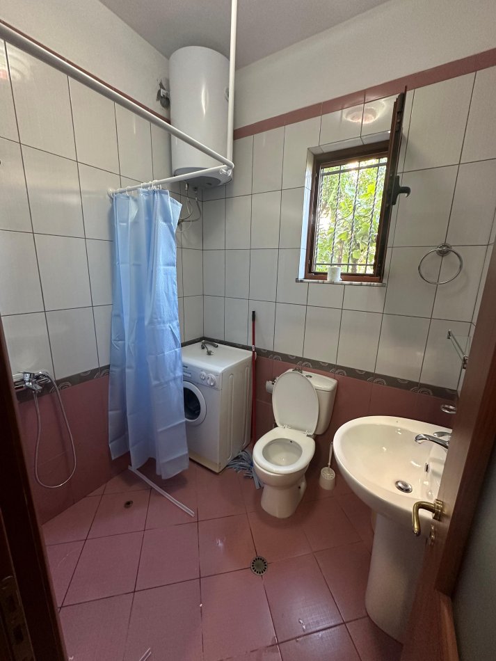 Tirane, jepet me qera shtepi 1+1 Kati 1, 65 m² 350 € (Rr. Jordan Misja te Lavazh 007)