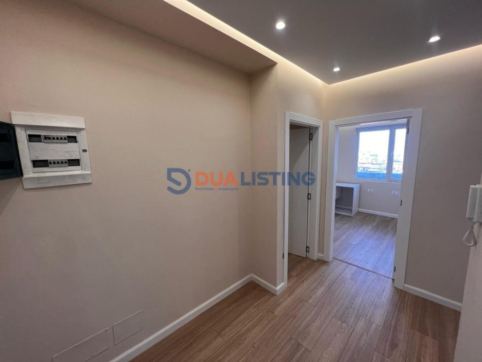 Tirane, shitet apartament 2+1+Ballkon Kati 3, 90 m² 165.000 € (Rruga e Kavajes)