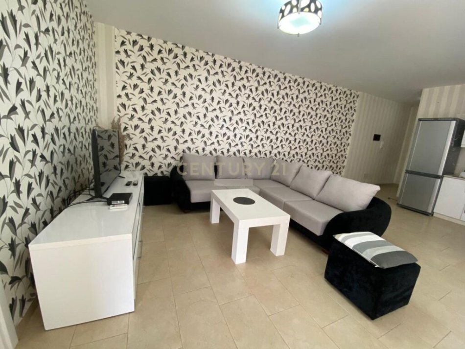 Tirane, jepet me qera apartament 2+1 Kati 8, 100 m² 700 € (LION PARK)
