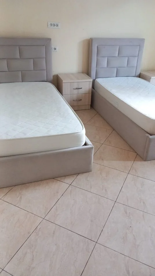 Tirane, jepet me qera shtepi 1+1 Kati 1, 60 m² 300 € (Laprake)