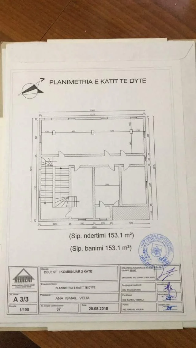 Berat, shes Vile 5+1+A Kati 3, 350 m²190.000 Euro (Rruga paftal bashkia Sinje)