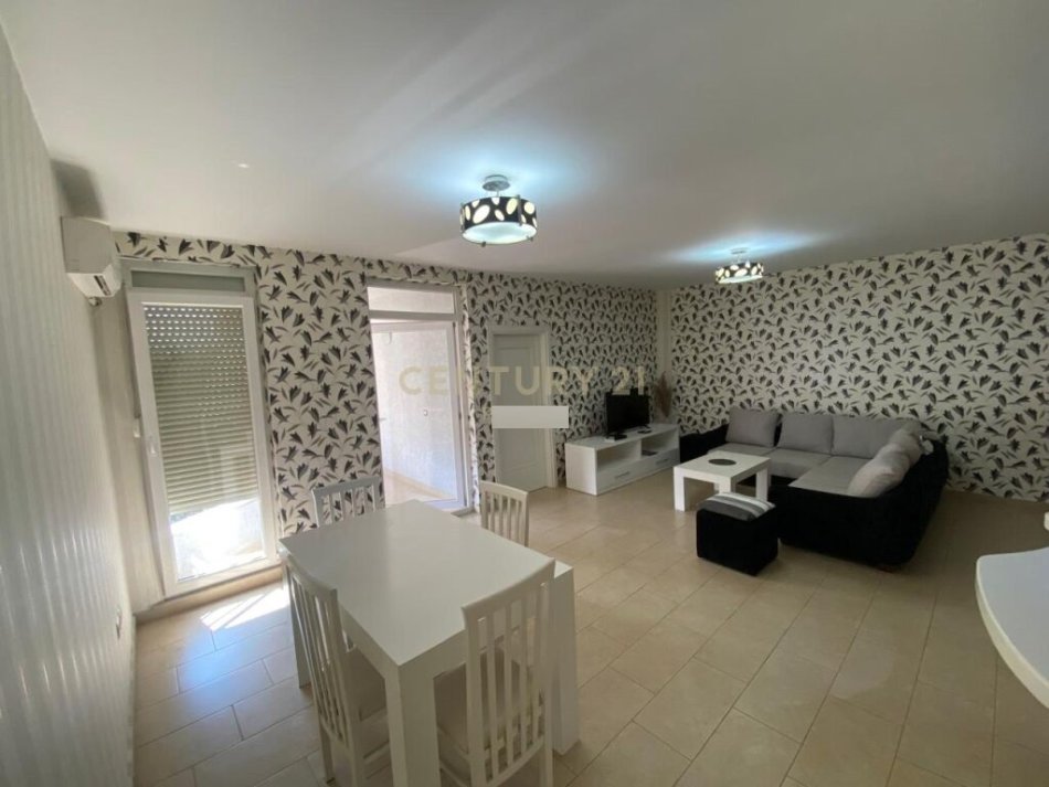 Tirane, jepet me qera apartament 2+1 Kati 8, 100 m² 700 € (LION PARK)