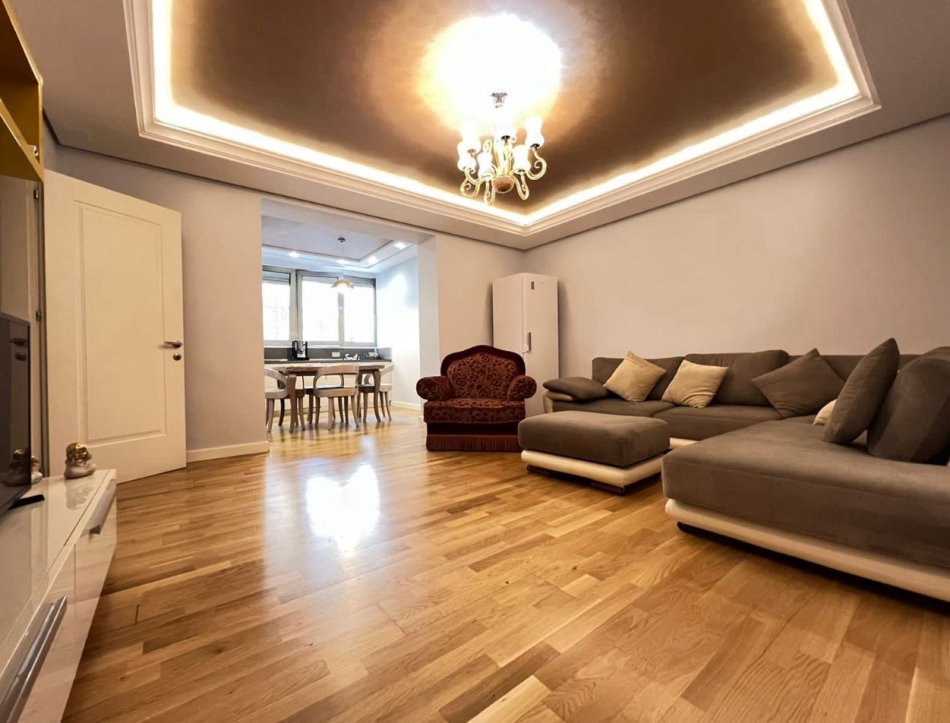 Tirane, jepet me qera apartament 2+1+Ballkon Kati 1, 100 m² 1.200 € (Rruga e Barrikades)