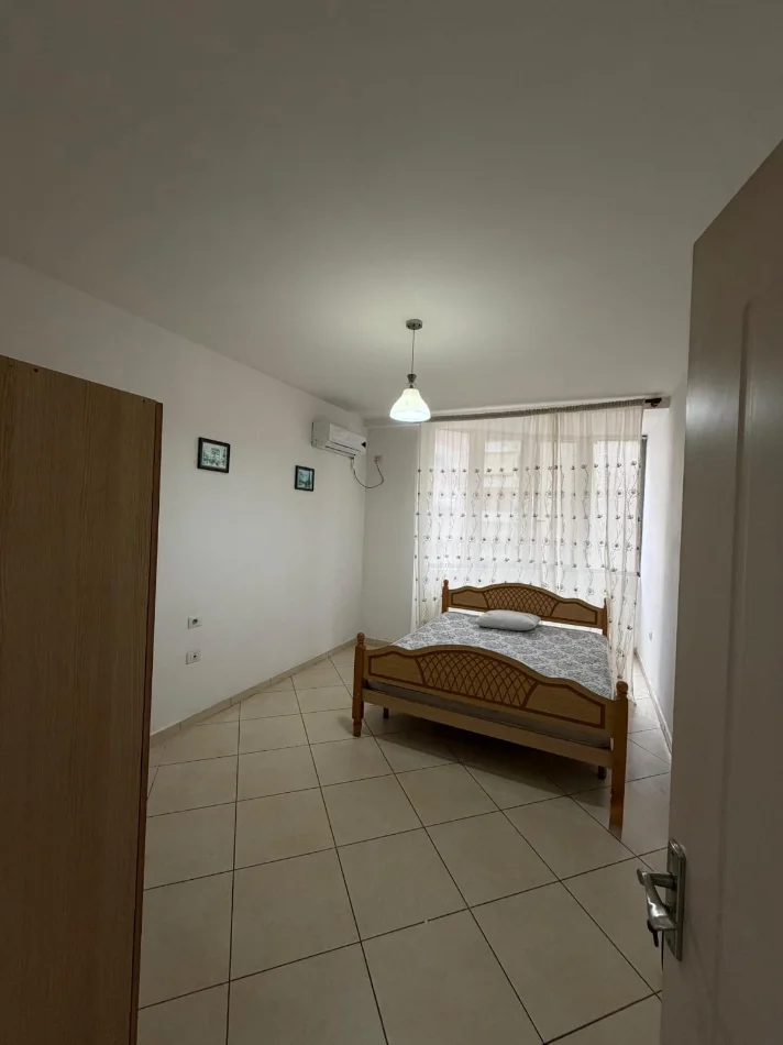 Tirane, jepet me qera apartament 2+1 , (Rr Sapri Preveza)