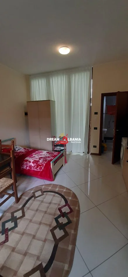 Tirane, jepet me qera garsoniere Kati 1, 30 m² 300 € (ne Kinostudio, prane “Kopshtit Lala”)