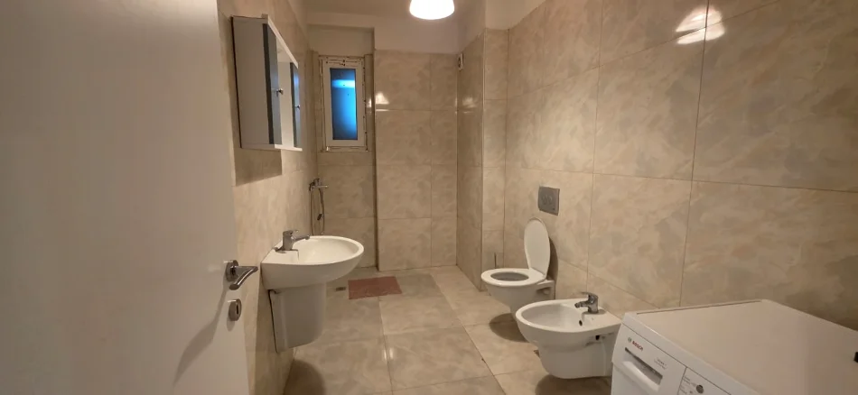 Tirane, jepet me qera apartament 2+1 Kati 8, 75 m² 550 € (Golden Park)