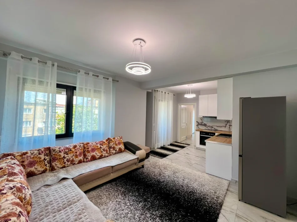 Tirane, jepet me qera apartament 1+1+parkim Kati 3, 74 m² 700 € (Shkolla e Baletit)