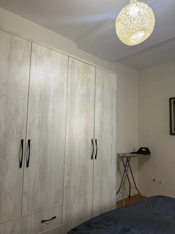 Tirane, jepet me qera apartament 1+1 Kati 5, 70 m² 500 € (Materniteti i Ri ne Brryl)