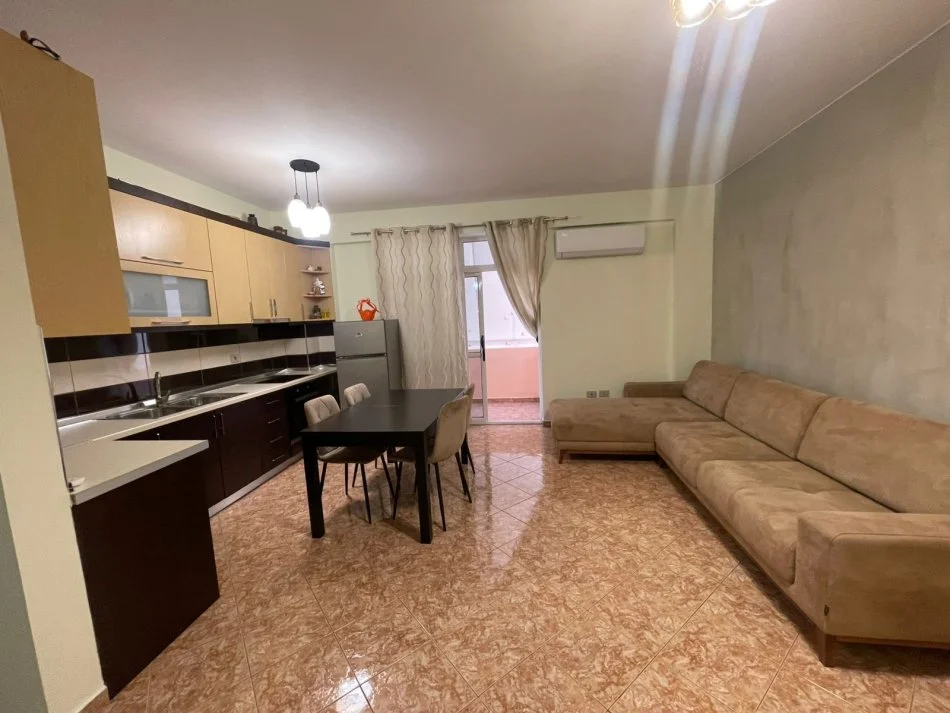 jepet me qera apartament 2+1 tek ura e nisherakut 600 €