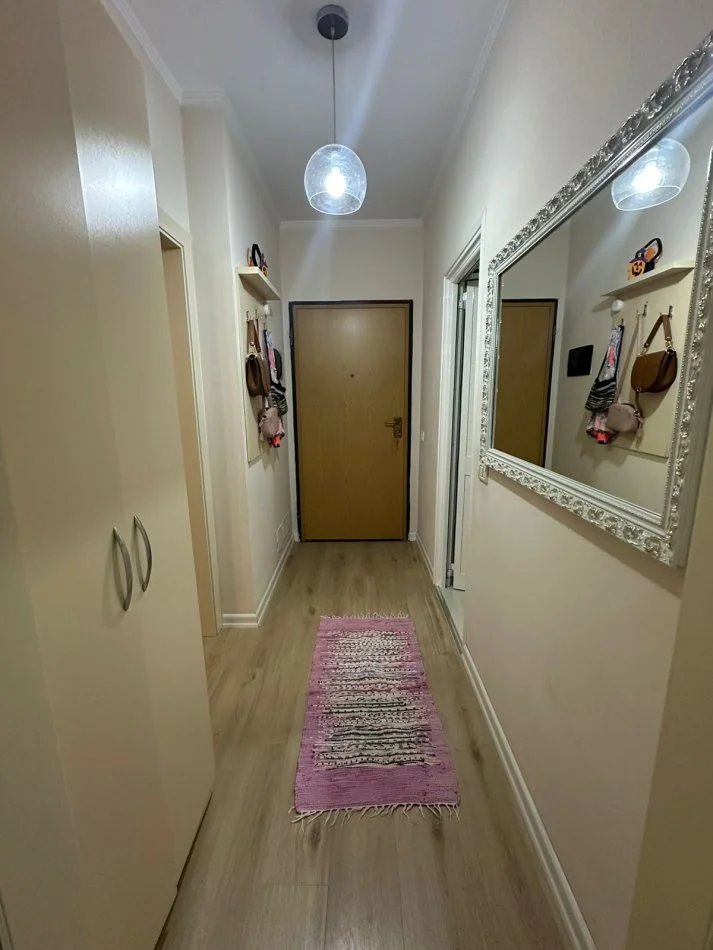 Tirane, shitet apartament 1+1+Ballkon Kati 3, 62 m² 83.000 € (Pallatet CABEJ)