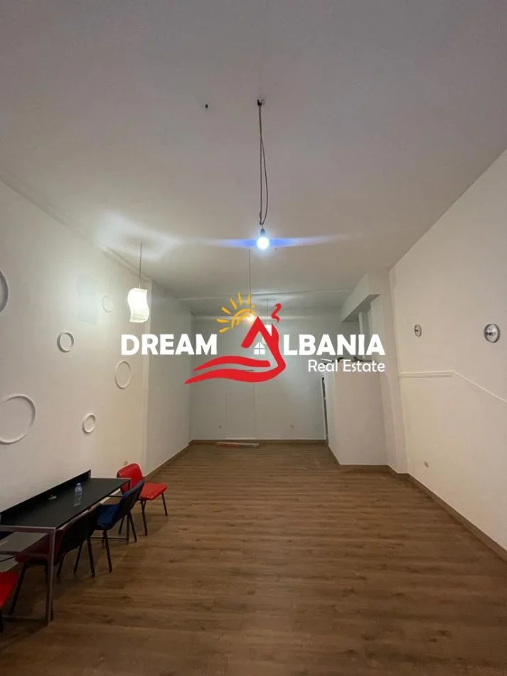 Tirane, jepet me qera zyre , 62 m² 350 € (Ish Parku)