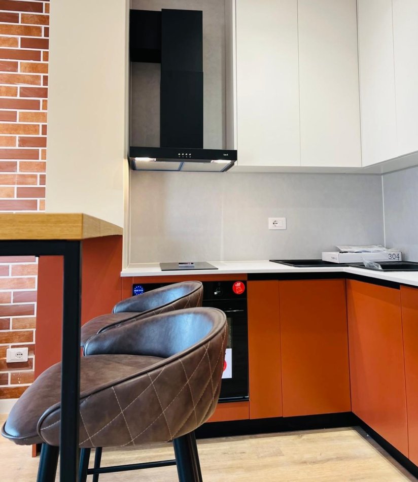 Tirane, jepet me qera apartament 1+1 , 55 m² 850 € (Qender)