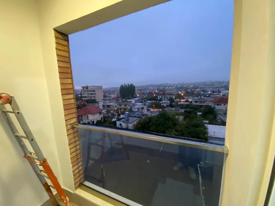 Tirane, jepet me qera apartament 1+1+Ballkon Kati 5, 60 m² 520 € (Don Bosko)