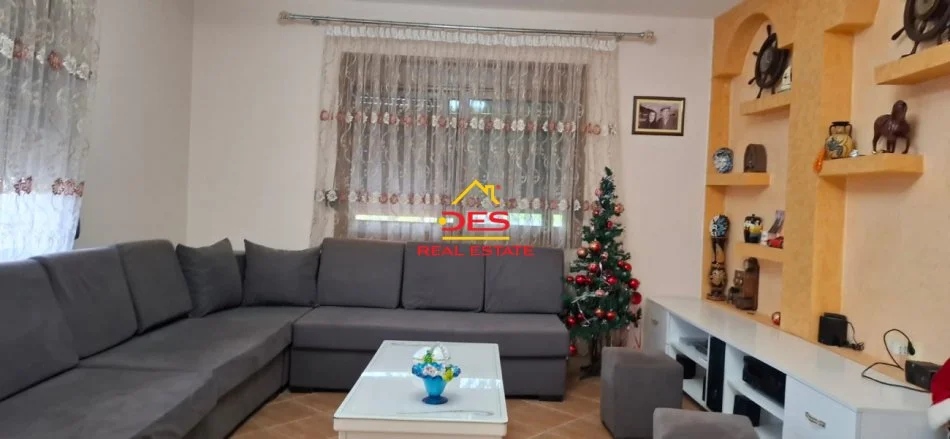 Vlore, jepet me qera shtepi 2+1+Ballkon Kati 0, 120 m² 250 € (Rruga Halim Xhelo)
