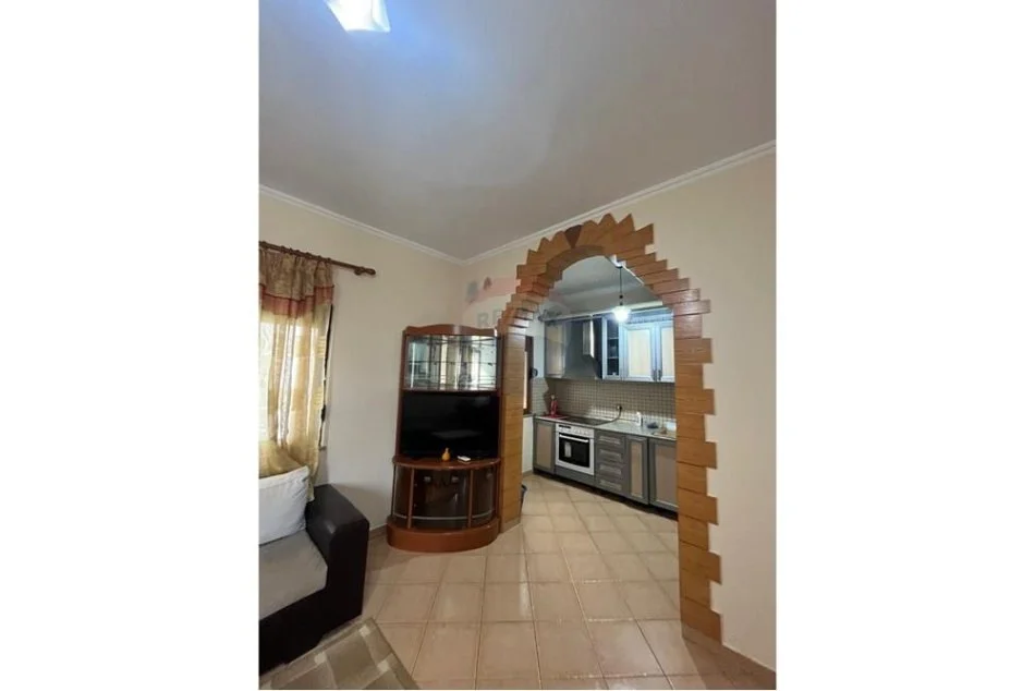 Tirane, jepet me qera , 60 m² 350 € (Rruga Vace Yela)