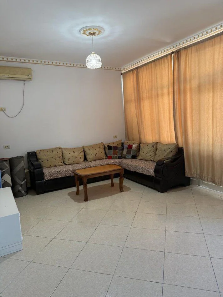 Tirane, jepet me qera Vile 2+1 Kati 0, 150 m² 350 €
